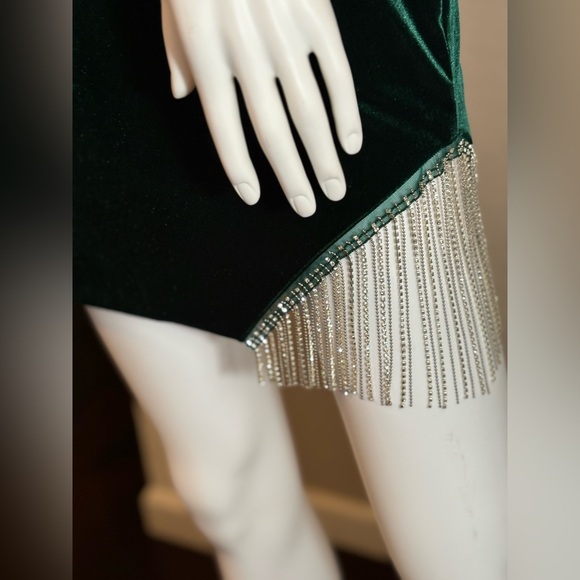 🥳♥️ City Vibe Juniors’ Sleeveless Rhinestone-Fringe-Accented-Hem Velvet Dress - Picture 5 of 8